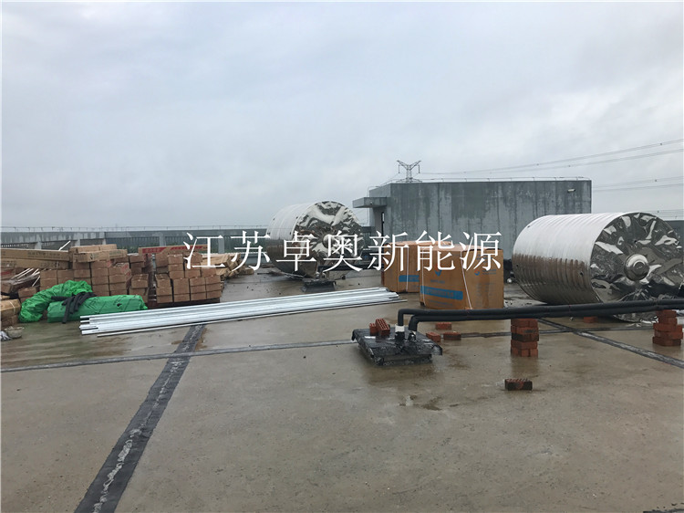 恭喜我公司承接丹陽宏福物流園15噸太陽能加空氣能熱水工程，已順利進場開始安裝。